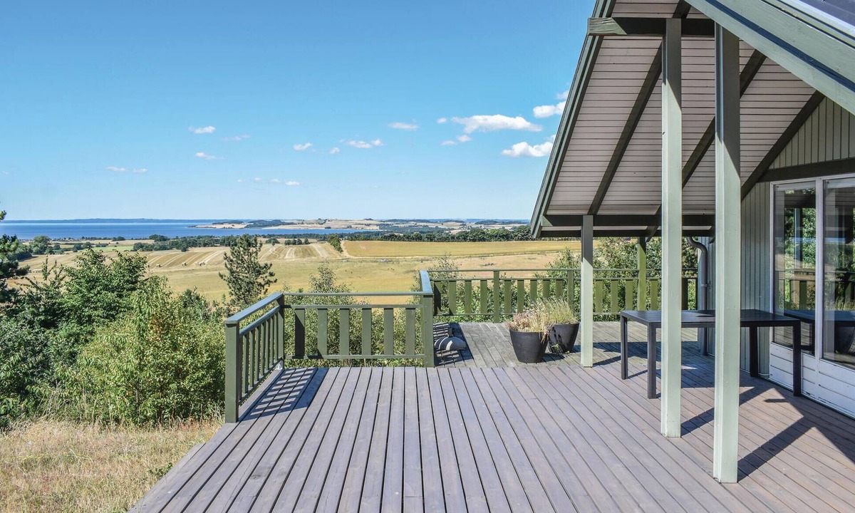 Knebel House | Awesome home in Knebel with kitchen