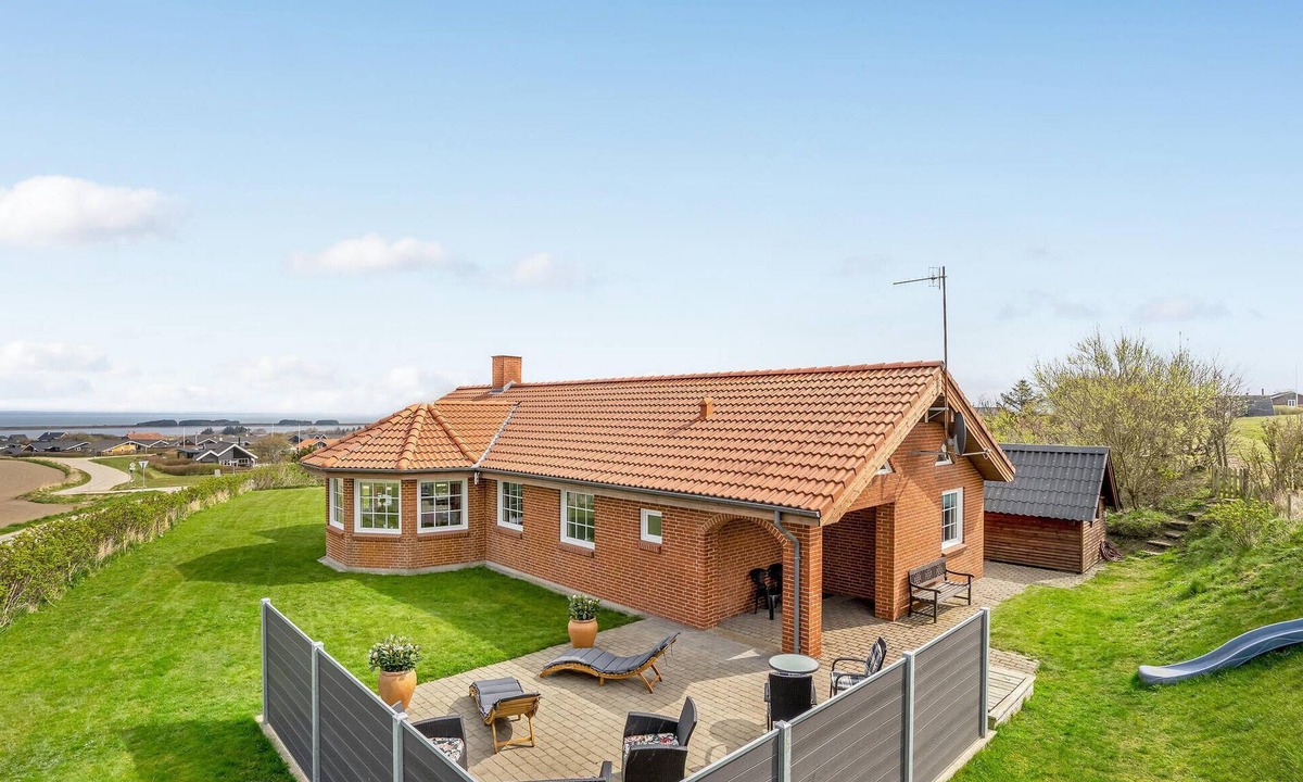 Lemvig House | Awesome home in Lemvig with kitchen