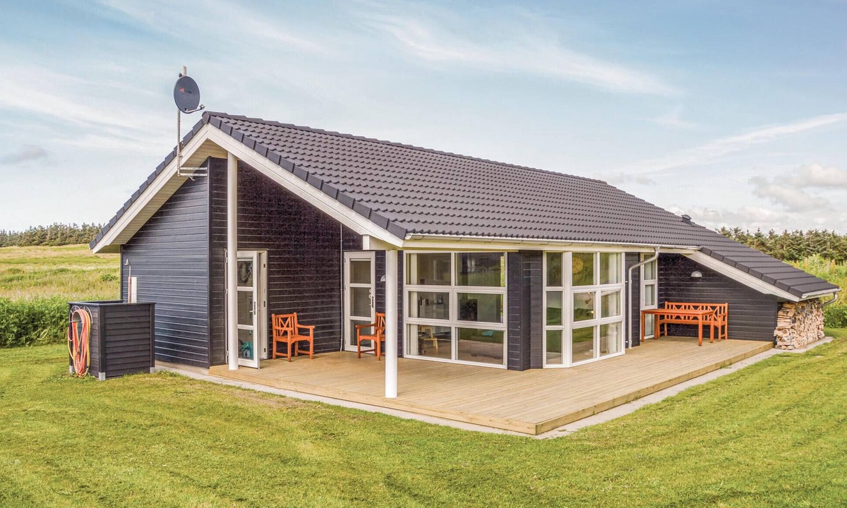 Nr. Lyngby House | Awesome home in Løkken with sauna