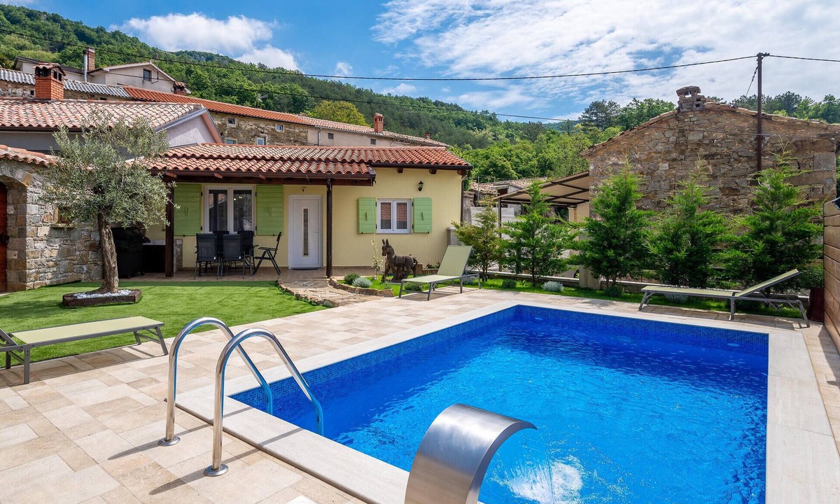 Lupoglav House | Awesome home in Lupoglav