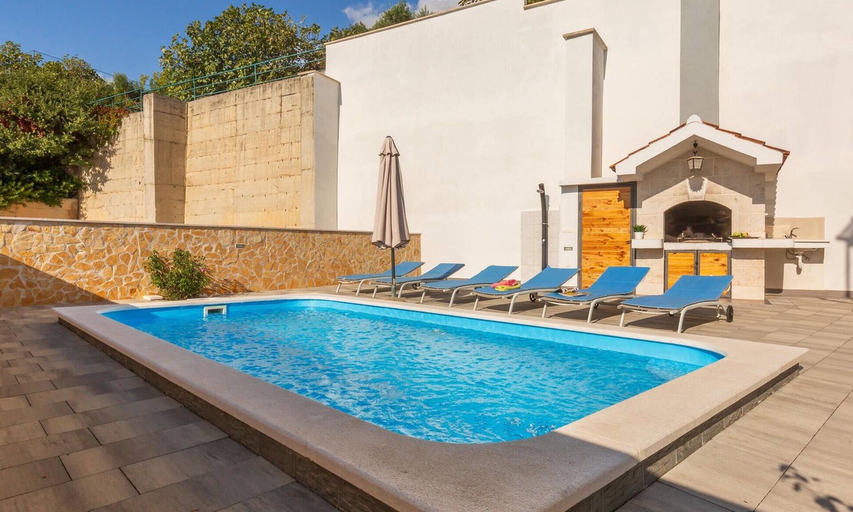 Krvavica House | Awesome home in Makarska