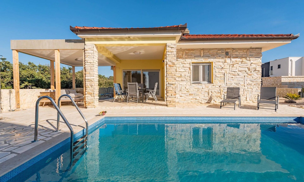 Kolan House | Awesome home in Mandre