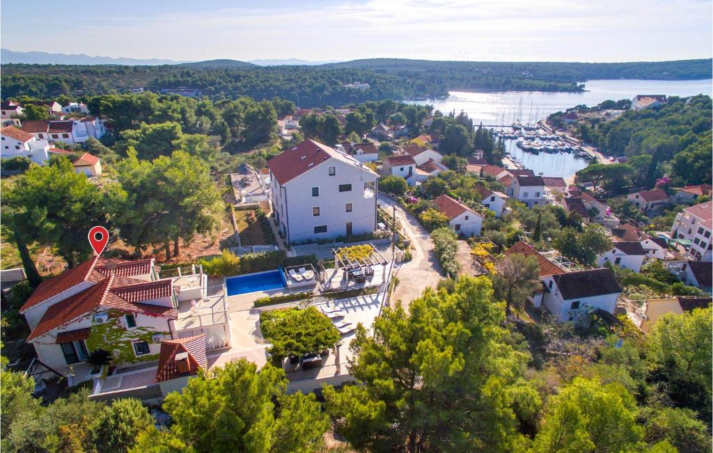 Cove Makarac (Milna) House | Awesome Home In Milna With Wifi