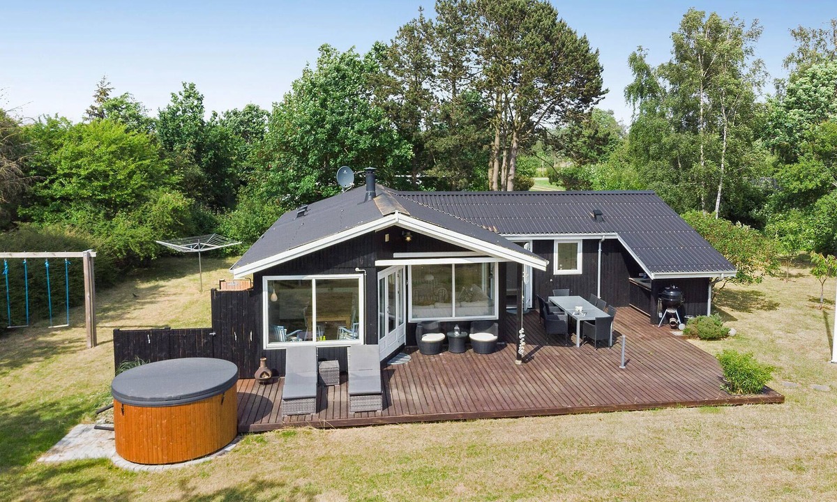 Næsby Strand House | Awesome home in Nakskov with kitchen