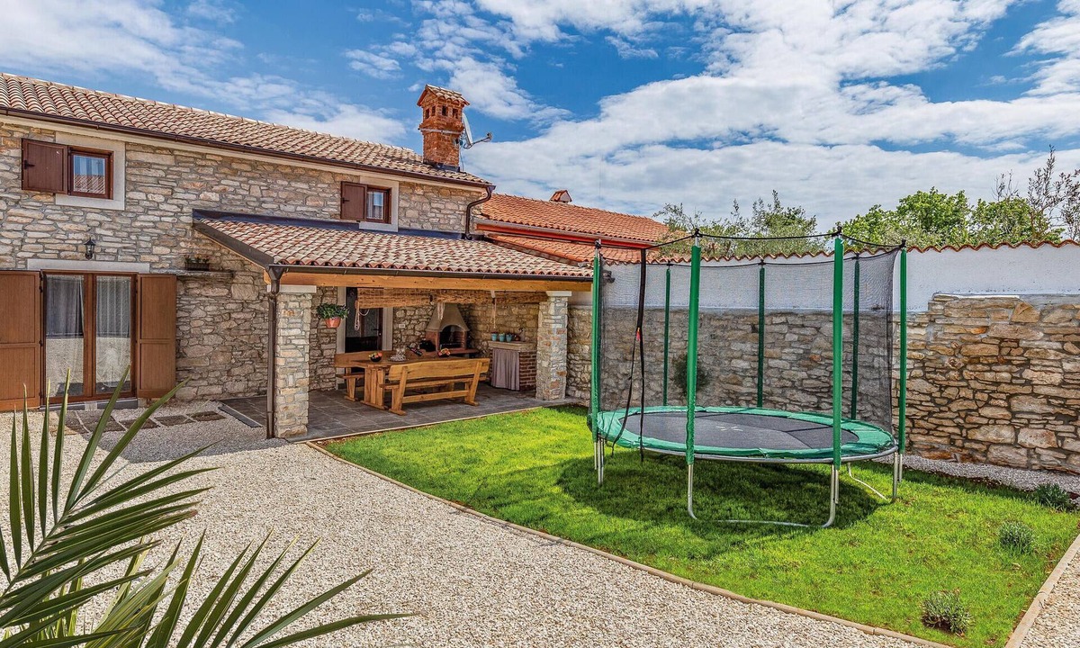 Mali Vareski House | Awesome home in Peruski with WiFi