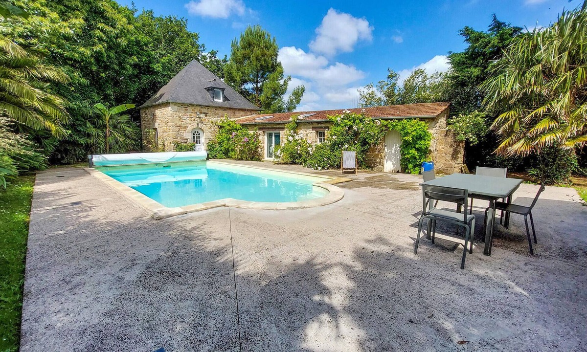 Ploubezre House | Awesome home in Ploubezre