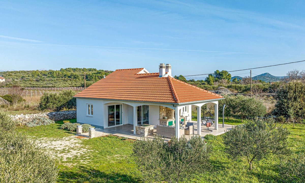 Jelsa House | Awesome home in Poljica