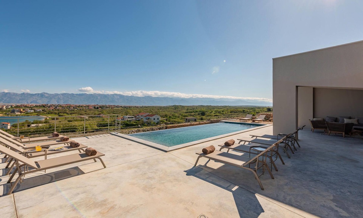 Povljana House | Awesome home in Povljana with private swimming pool, can be inside or outside