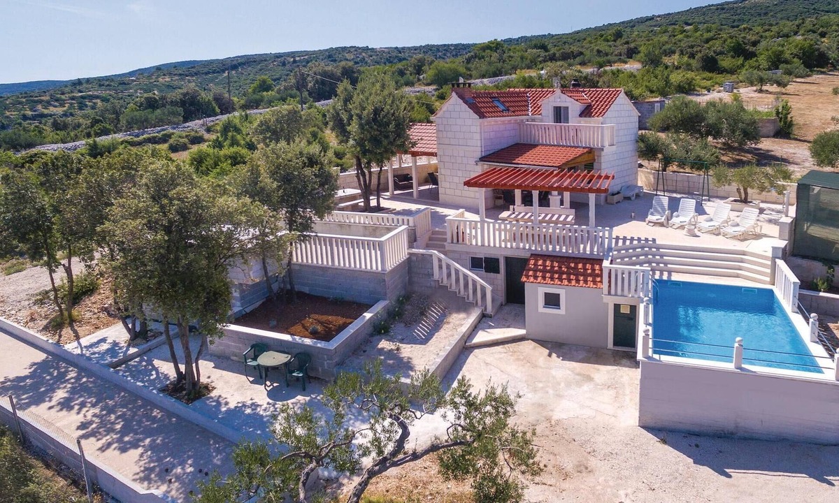 Praznica House | Awesome home in Praznica