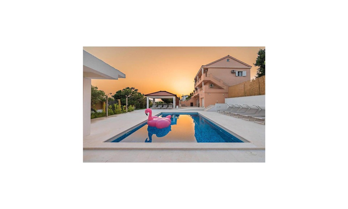 Rtina House | Awesome home in Razanac