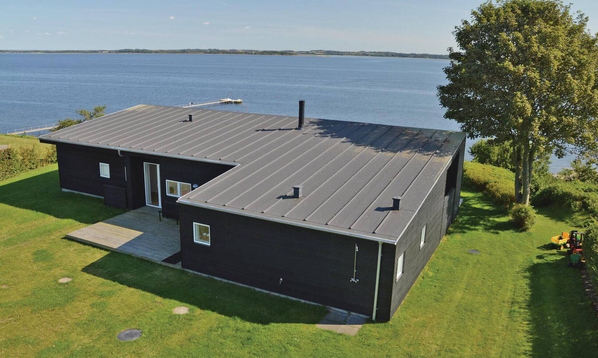 Ronbjerg House | Awesome home in Roslev with WiFi