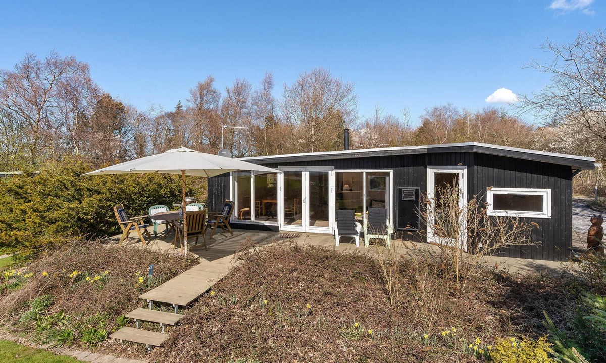 Ronbjerg House | Awesome home in Roslev with kitchen