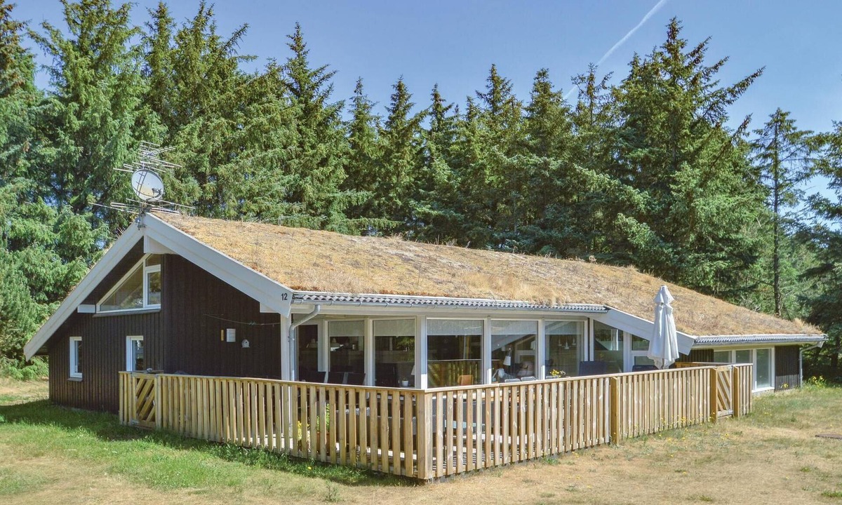 Grønhøj House | Awesome home in Saltum with sauna