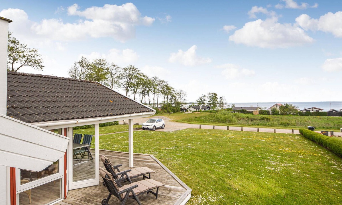 Grønninghoved Strand House | Awesome home in Sjølund with sauna