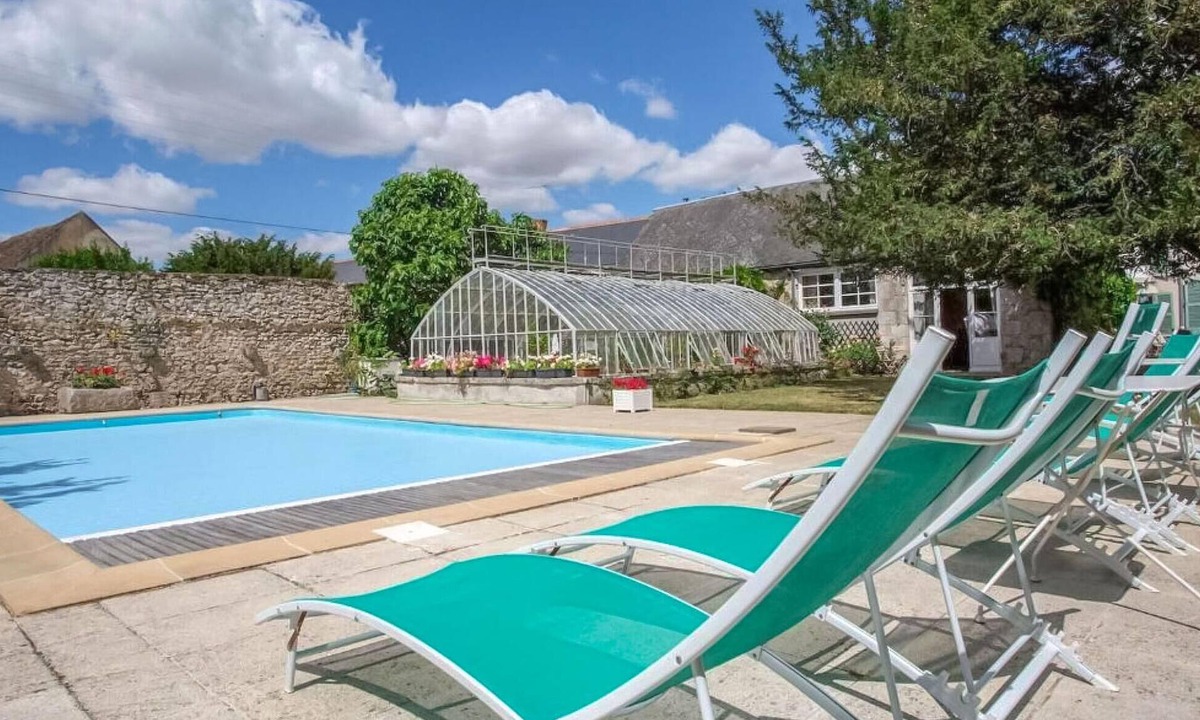 Suevres House | Awesome home in Suèvres with heated swimming pool