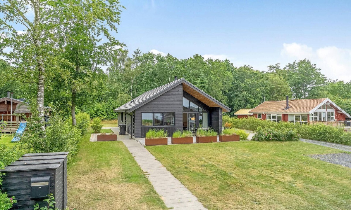 Sunds House | Awesome home in Sunds with lake view