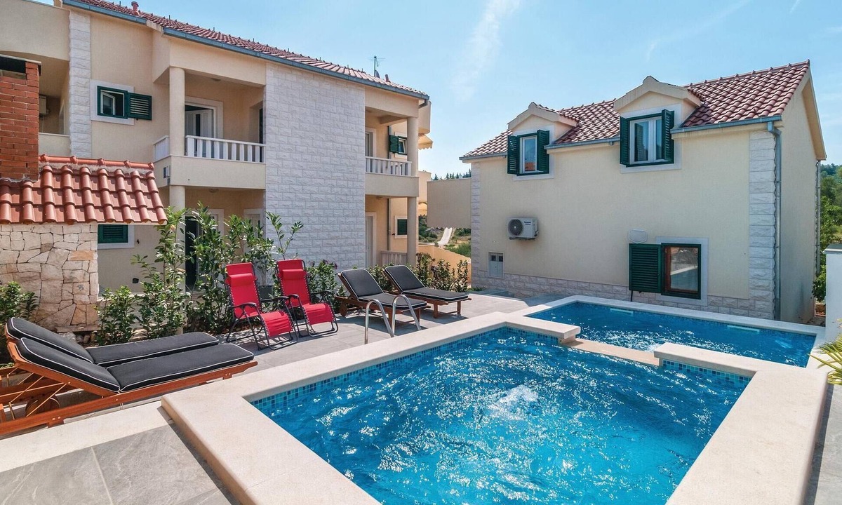 Sutivan House | Awesome home in Sutivan