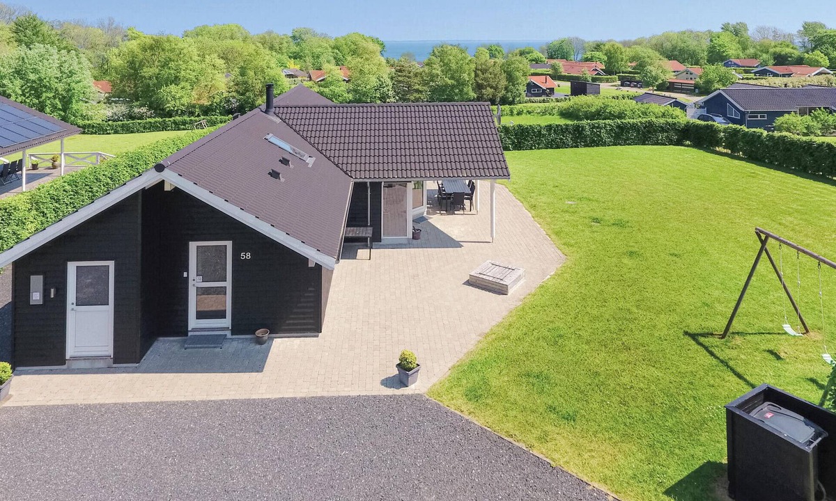 Mommark Strand House | Awesome home in Sydals with kitchen