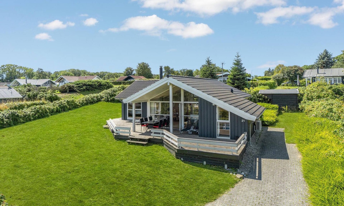 Mommark Strand House | Awesome home in Sydals with kitchen