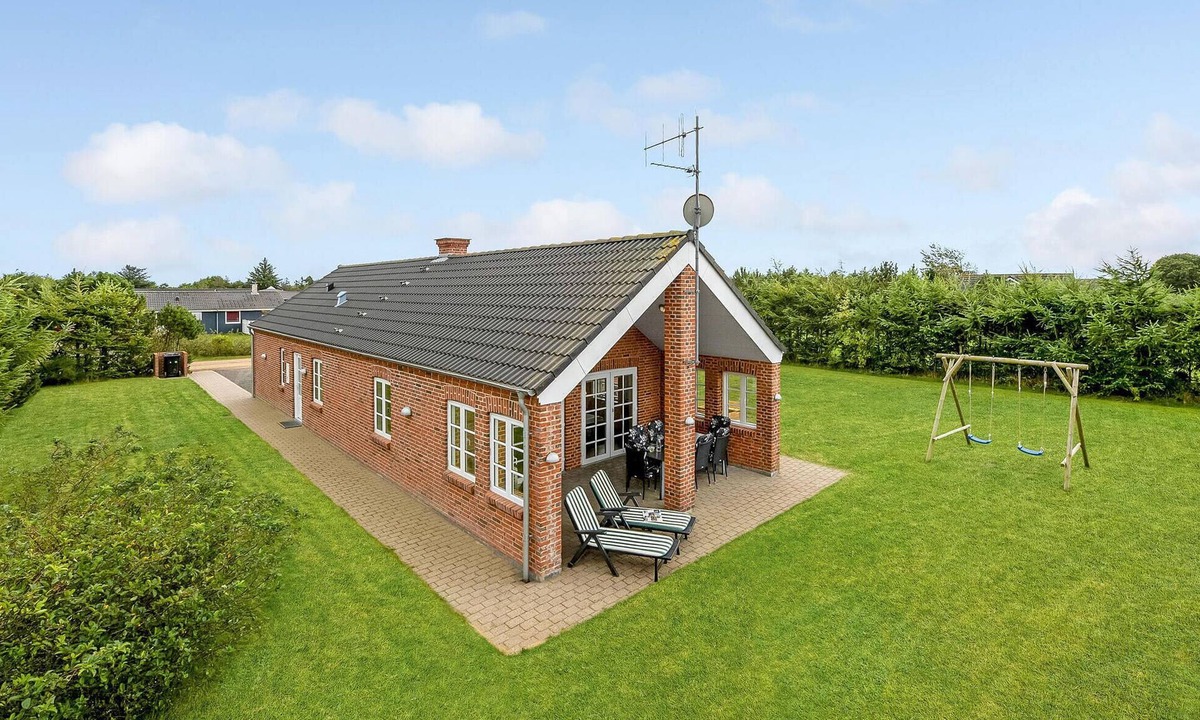 Skaven Strand House | Awesome home in Tarm with sauna