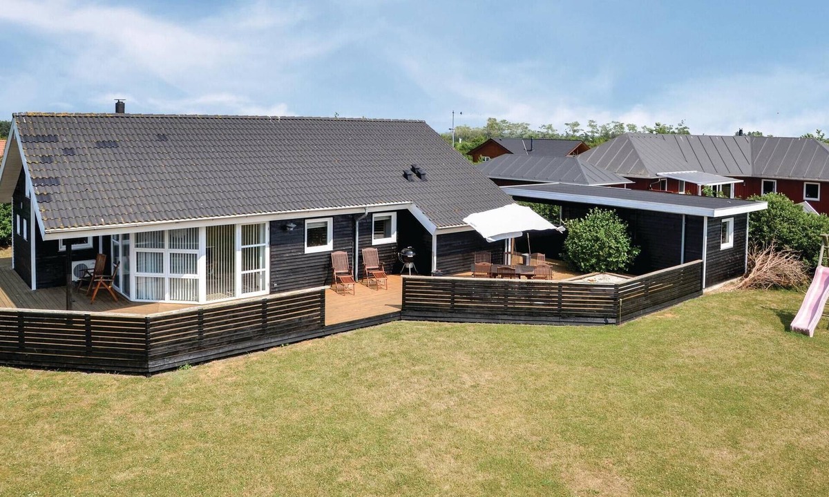 Skaven Strand House | Awesome home in Tarm with sauna