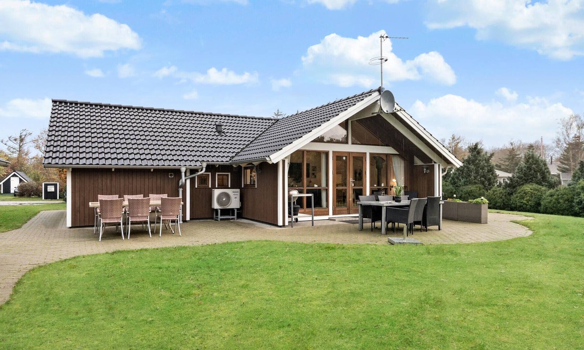 Sønder Nissum House | Awesome home in Ulfborg with kitchen