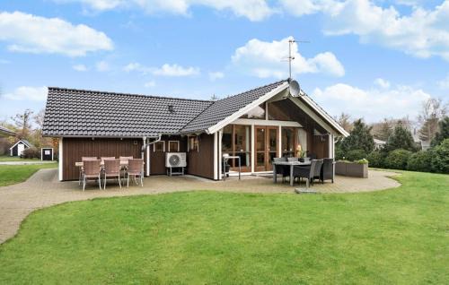 Sønder Nissum House | Awesome Home In Ulfborg With Kitchen