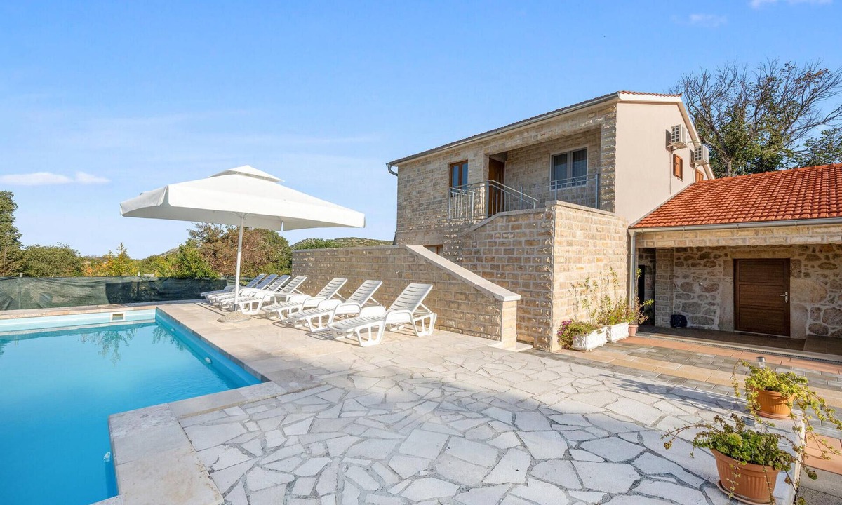 Unesic House | Awesome home in Unesic