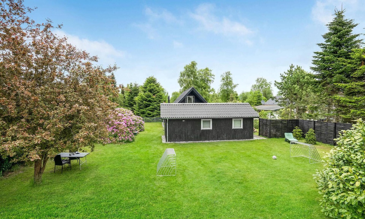 Bøtø By House | Awesome home in Væggerløse with WiFi