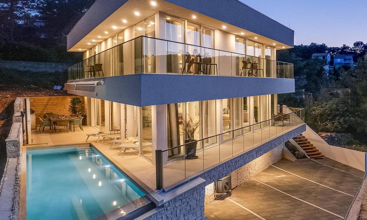 Vrbanj House | Awesome home in Vrboska with sauna