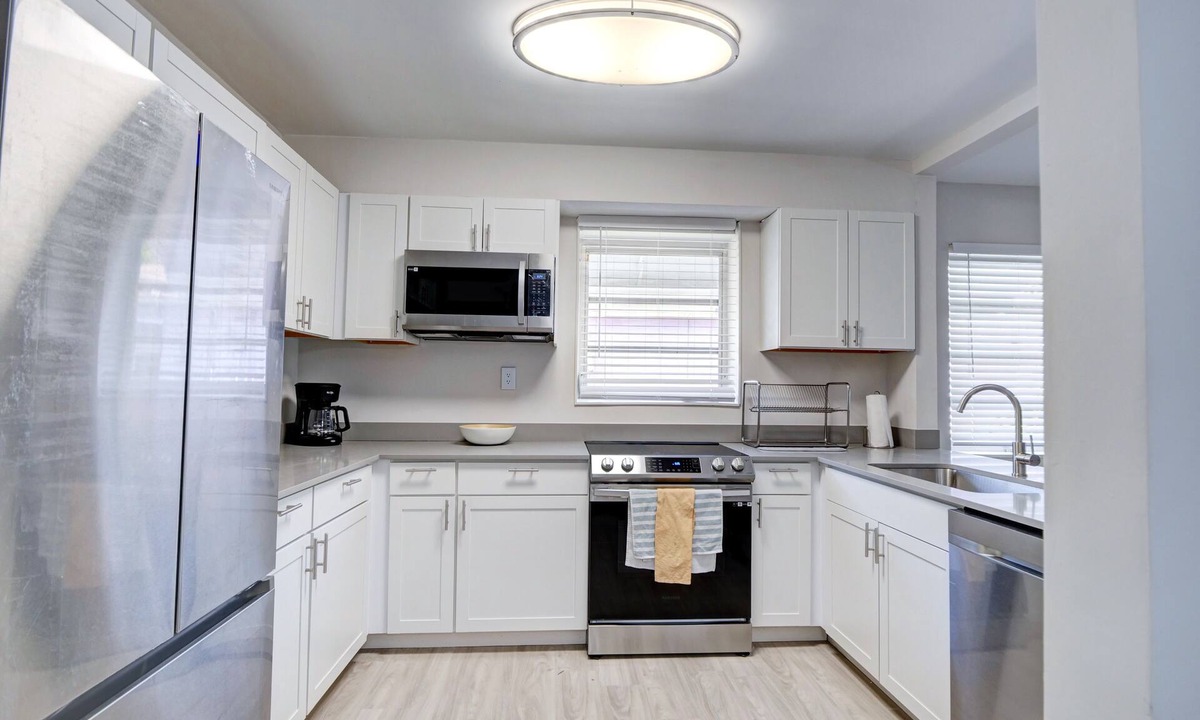 Liberty City House | Awesome house with pool! 20 minutes to downtown!