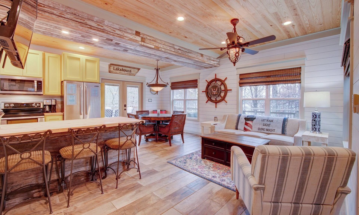 Quitman Cottage | Awesome Lighthouse Lake House on Greers Ferry Lake with private beach
