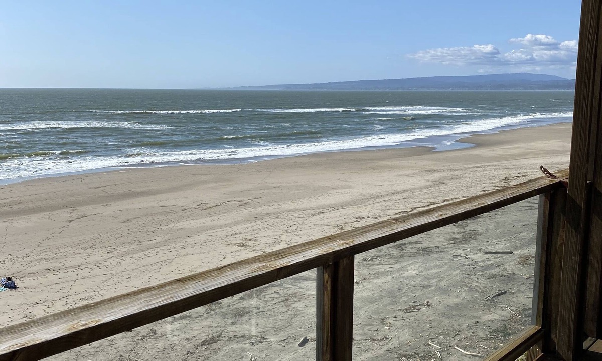 La Selva Beach House | Awesome oceanfront on the Sand!