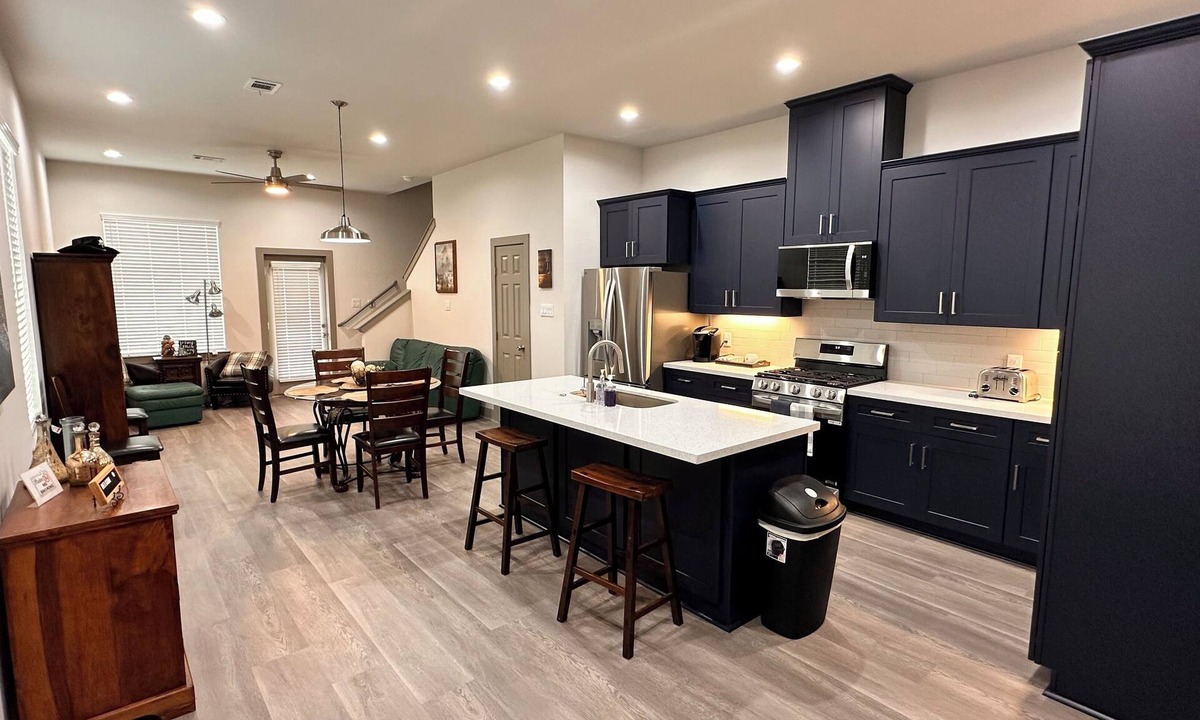 Spring Branch West House | Awesome Stay with Backyard in a New Duplex by City Center, Memorial I-10 & BW-8