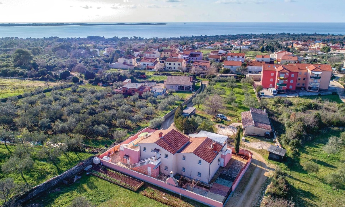 Peroj Apartment | Awesome studio in Fazana with WiFi