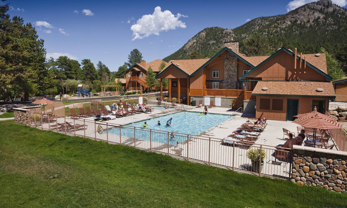 Estes Park Resort | Awesome summers and gorgeous winters!
