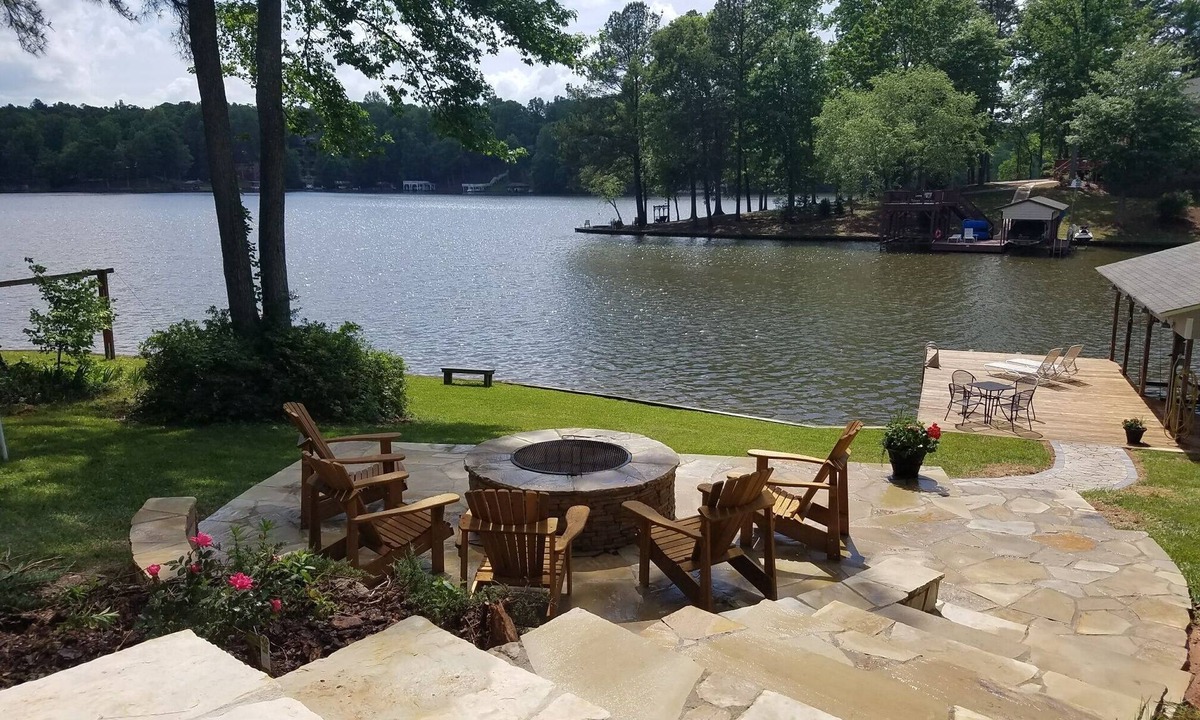 Bracey House | Awesome Views! Two Full-Kitchens And Relaxing Fire Pit Area!