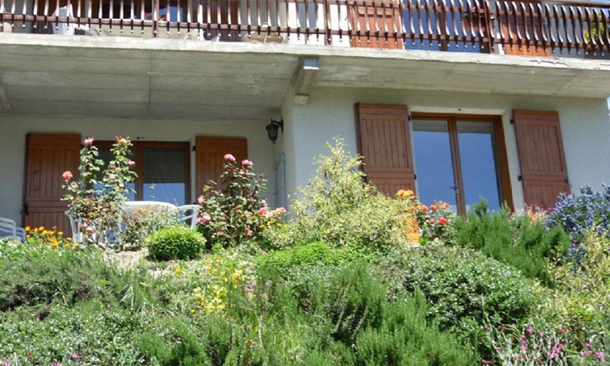 Ax-les-Thermes Apartment | AX LES THERMES LA BERGERONNETTE PKG PRIVATE GARDEN EXCEPTIONAL VIEW