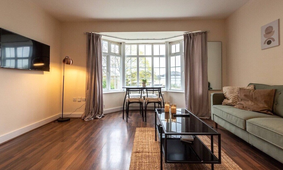 Shirley Apartment | Axinite - 3 Bedroom Flat With Parking