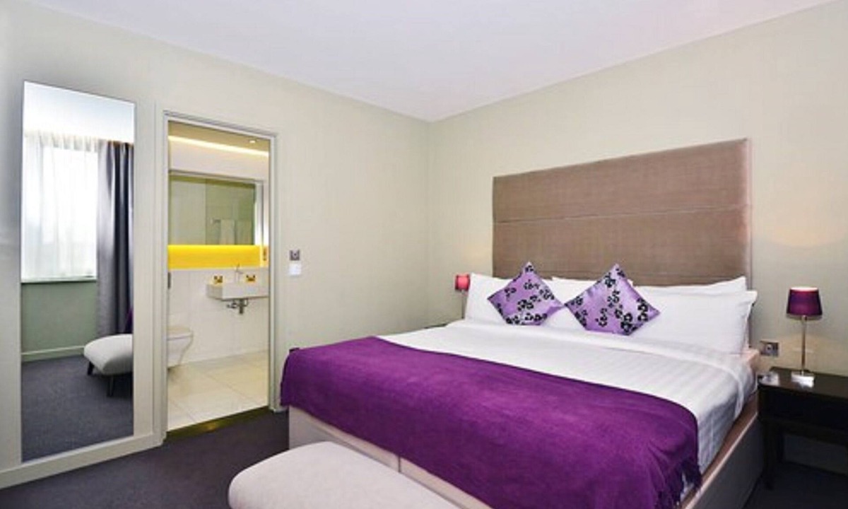 Battersea Apartment | Axiom Park Hotel