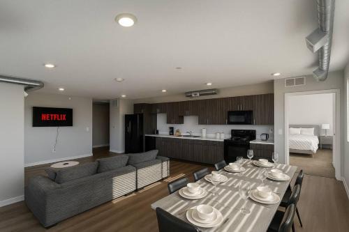 Downtown Des Moines Apartment | Axis Suite