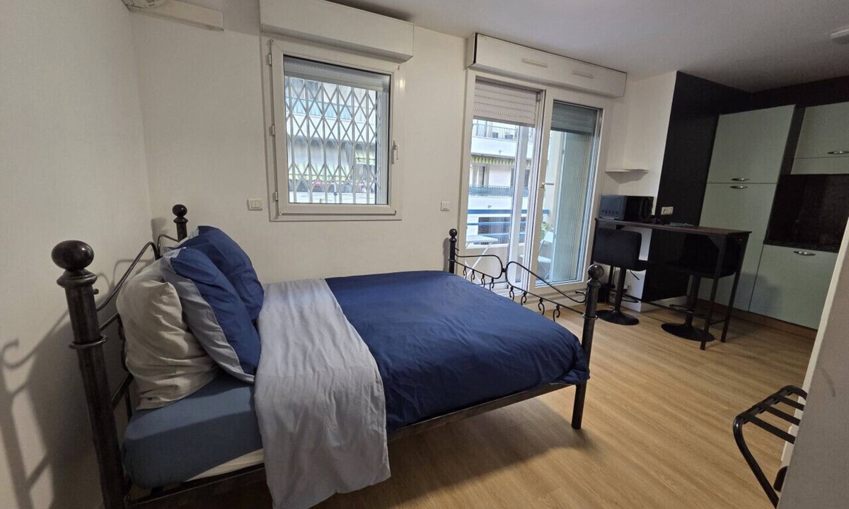 Gambetta Apartment | Aya`s Studio with Balcony