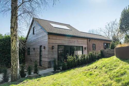 Aylesford House | Aylesford-House-Sleeps 2 & 1 infant-Parking