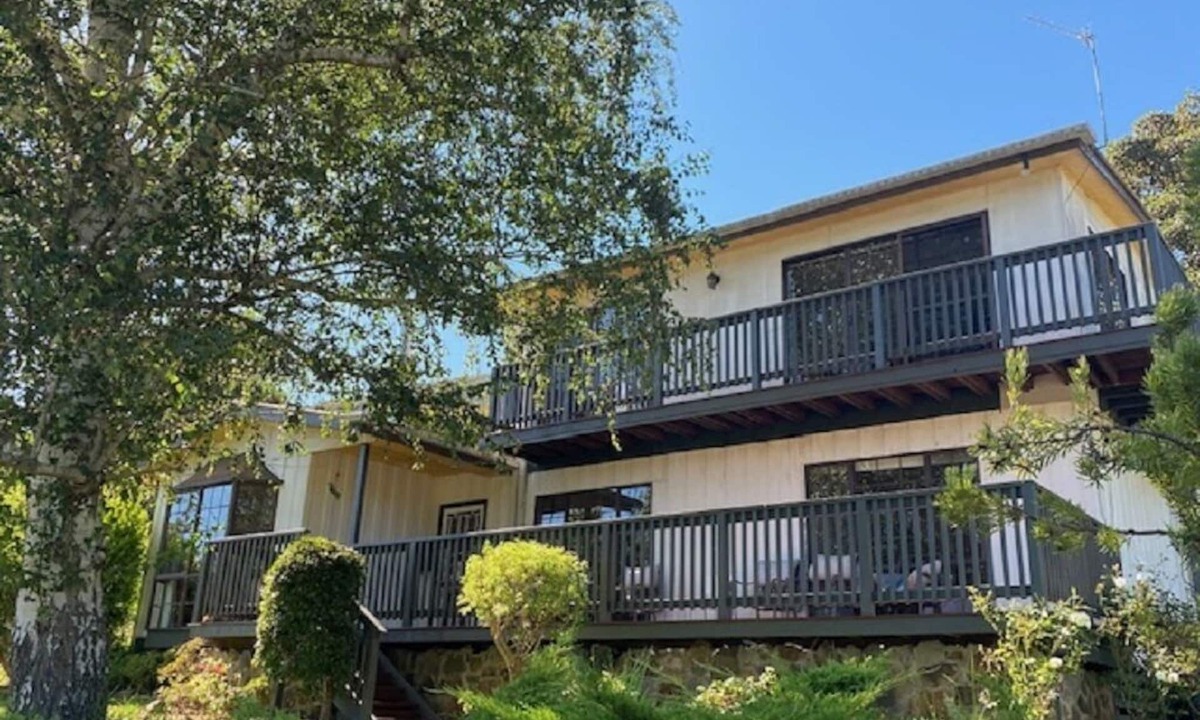 Warburton House | Azalea House - Family Accommodation