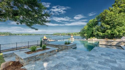 Lake Norman of Catawba House | Azalea Retreat by AvantStay Sleeps 34 Pool