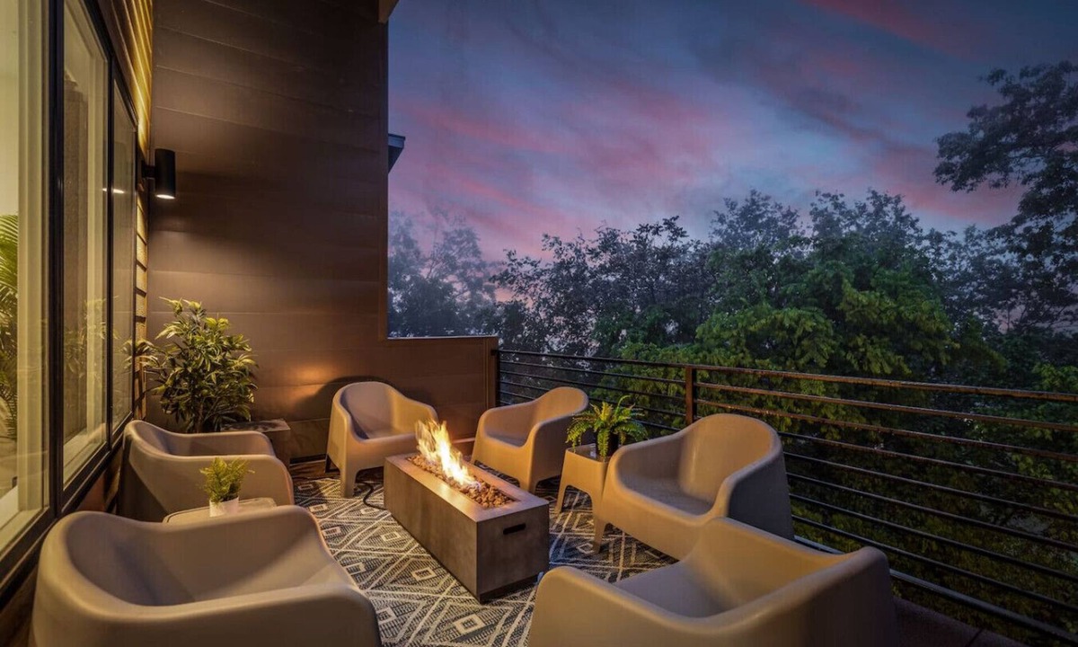 East Ridge House | Azul - An Atomic Ridge Home