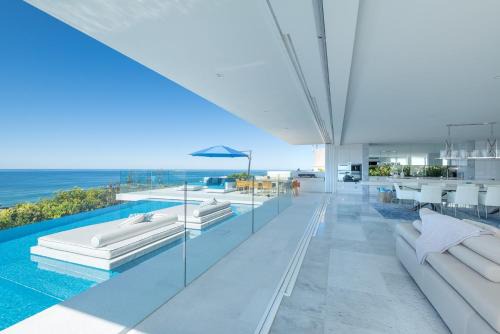 Sunshine Beach House | Azure