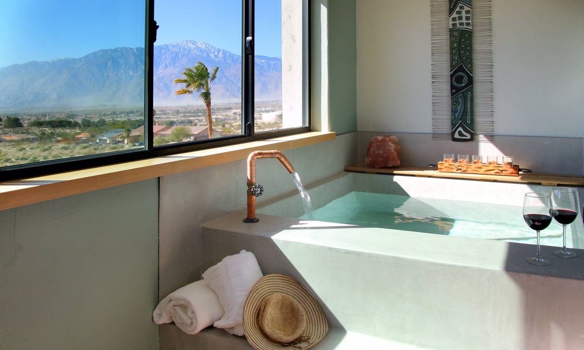 Desert Hot Springs Hotel | Azure Palm Hot Springs