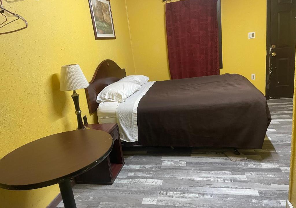 Fort Scott Hotel | Azure Sky Motel