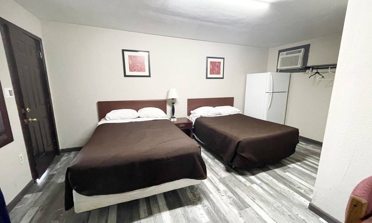 Fort Scott Hotel | Azure Sky Motel